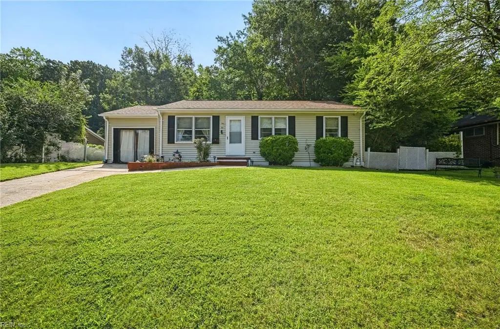 38 Garfield Dr, Newport News