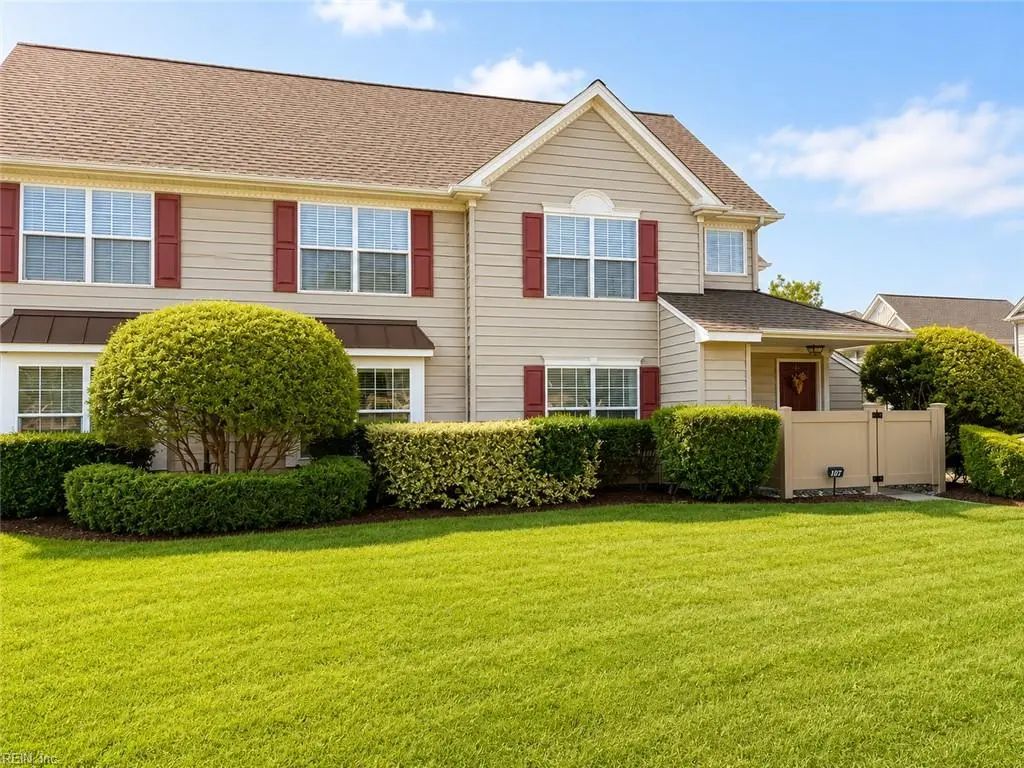 704 Lakeside Dr, Suffolk