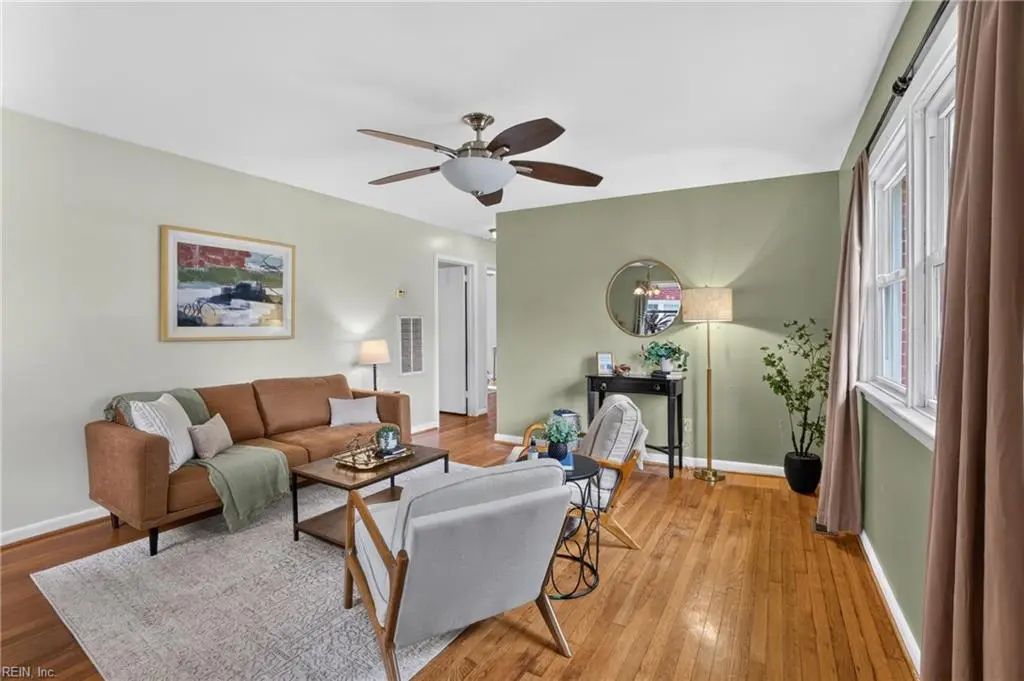 130 Albany Dr, Hampton