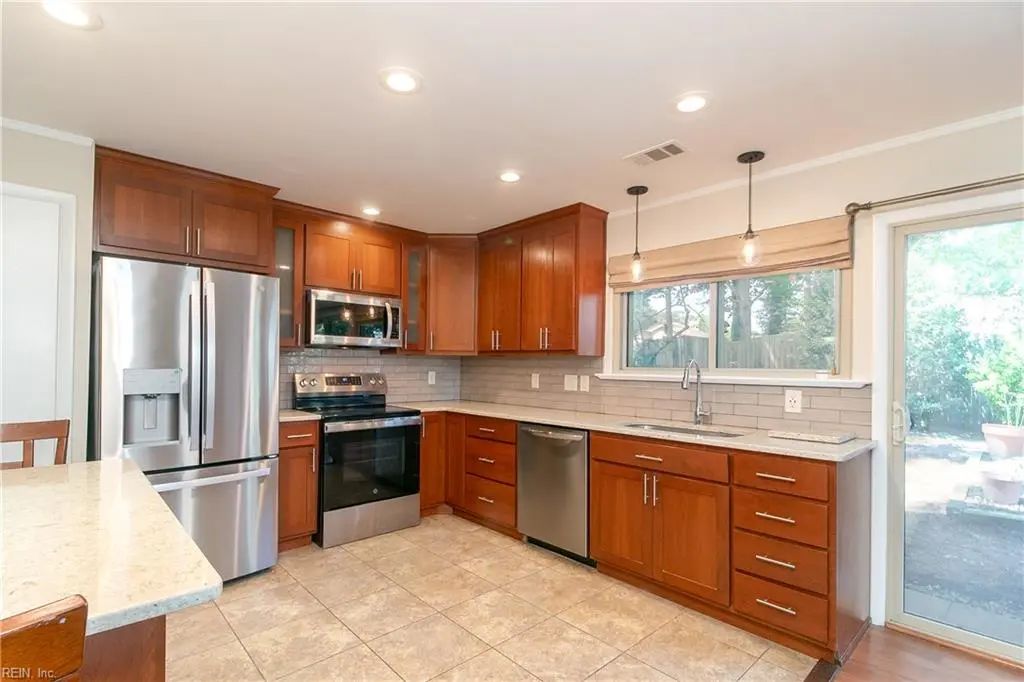 1553 Edgewater Dr, Virginia Beach