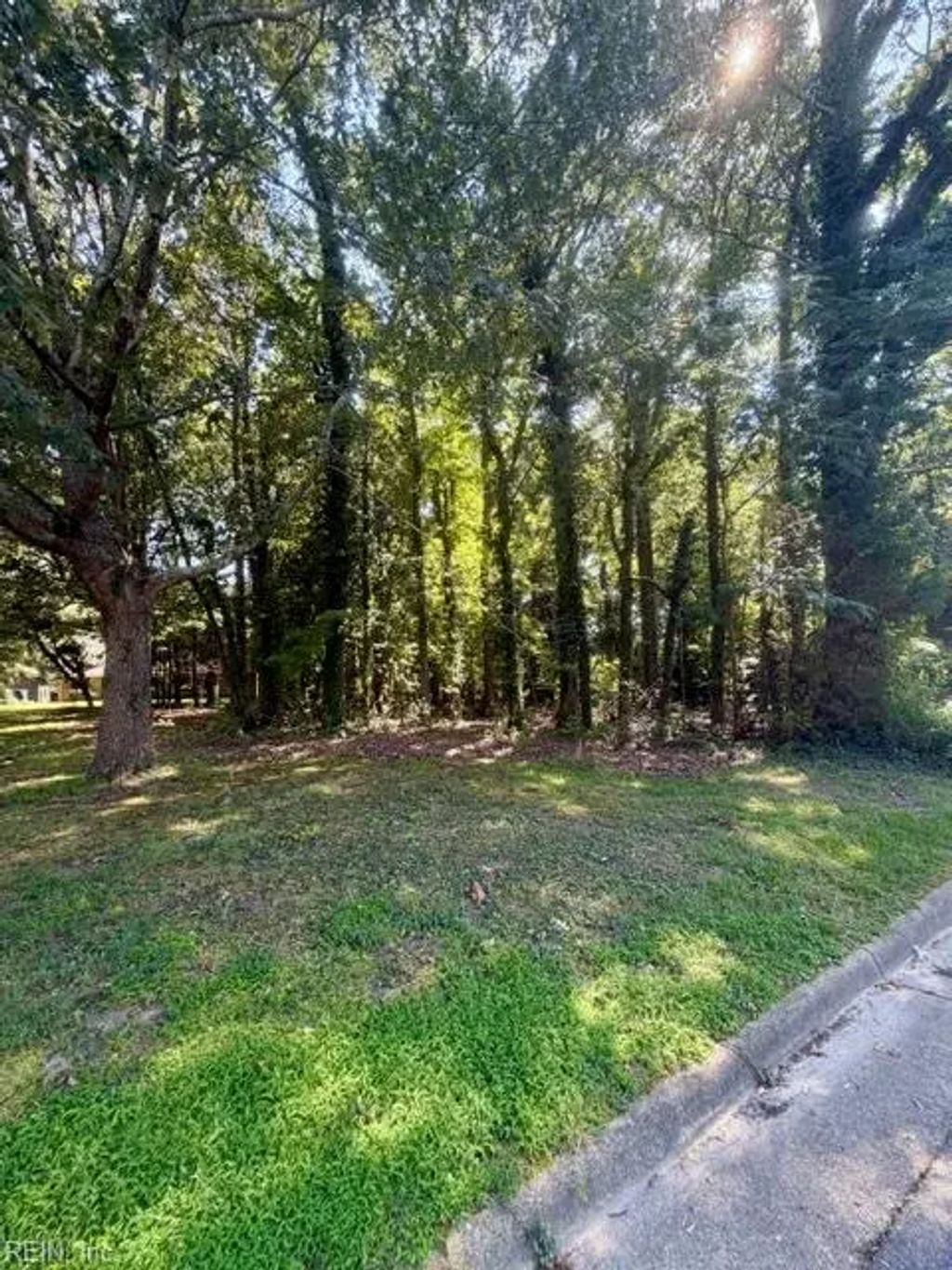 38 Salt Pond Rd, Hampton