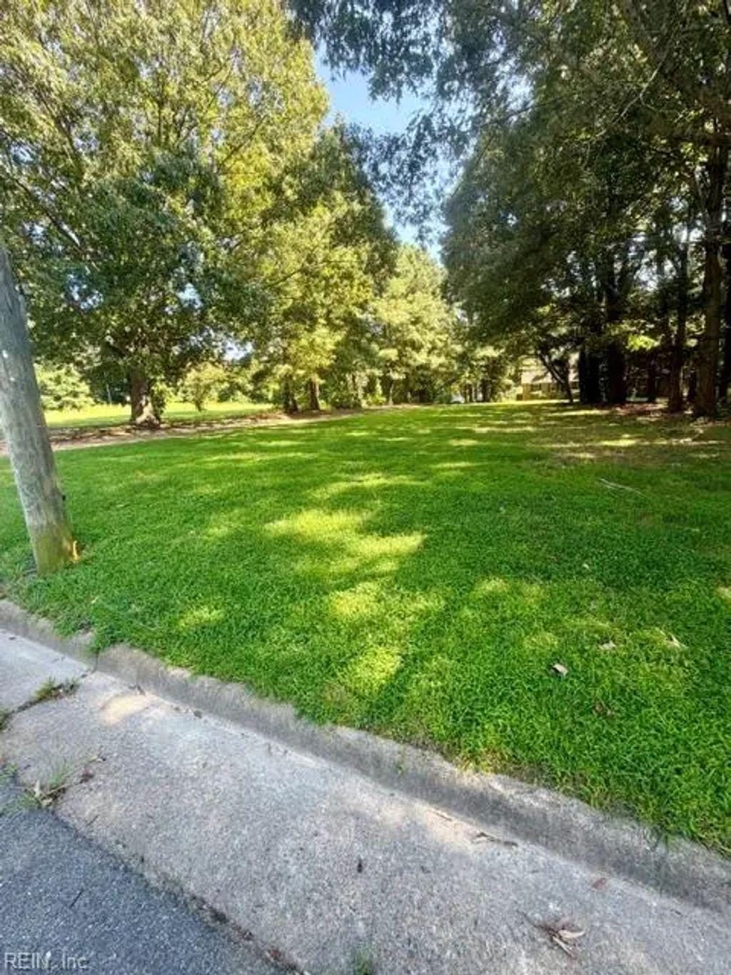 40 Salt Pond Rd, Hampton