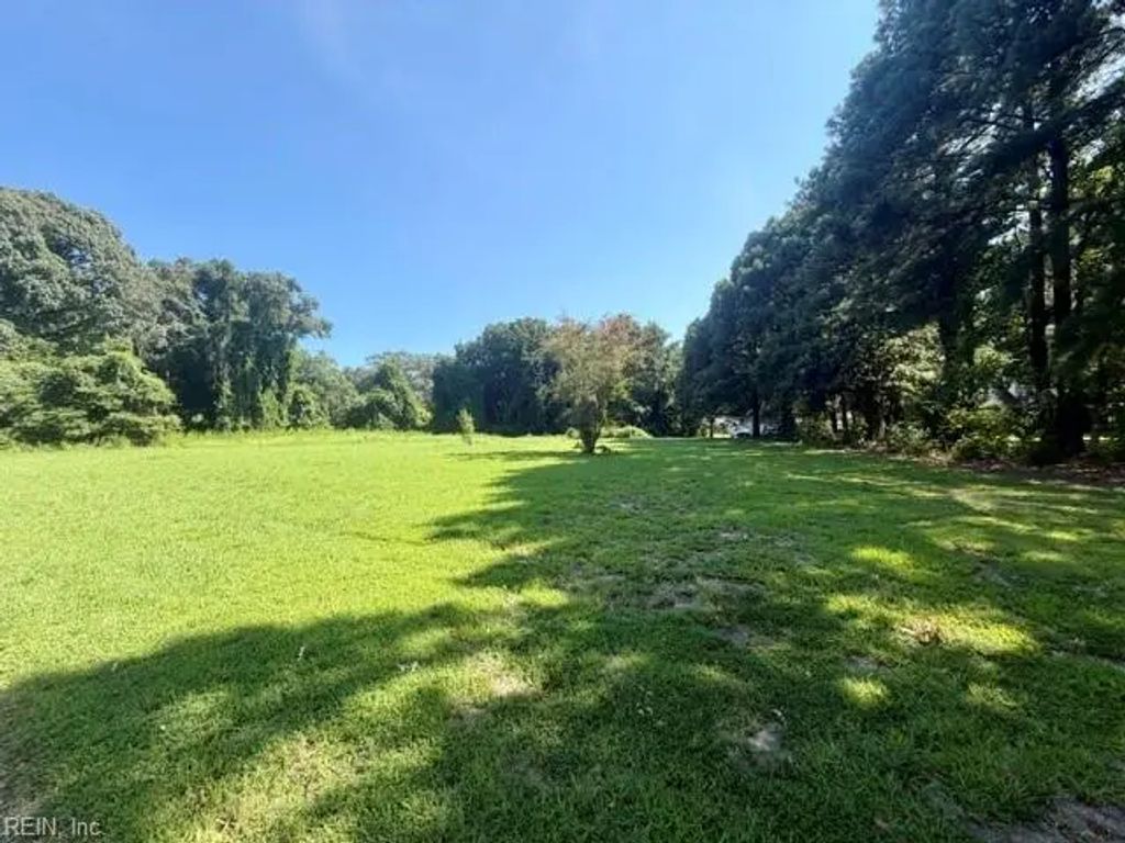 66 Salt Pond Rd, Hampton