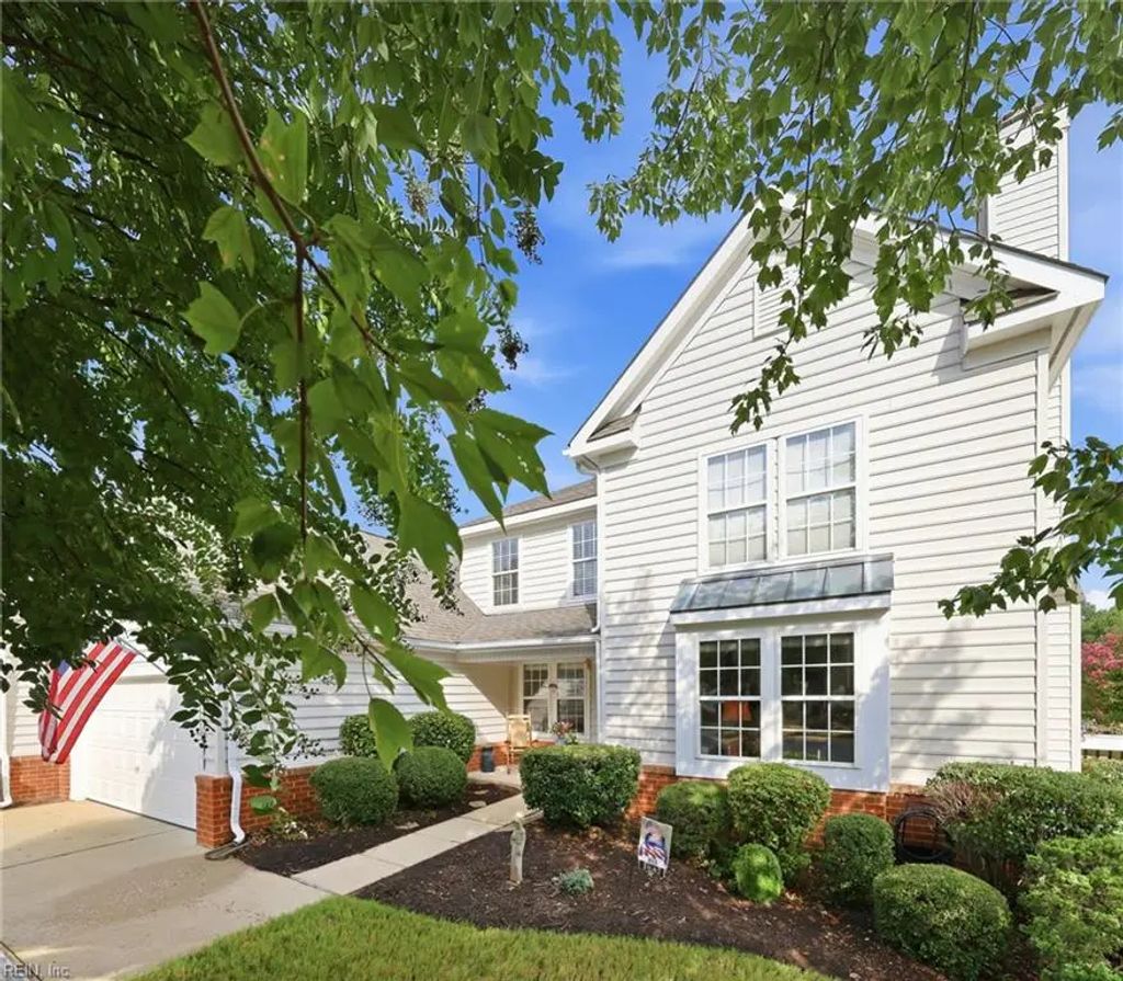 132 Waters Edge Dr, James City County