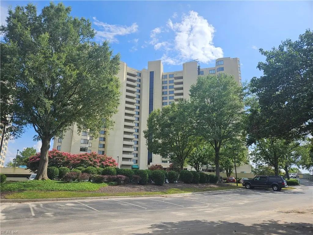 7505 River Rd, Newport News