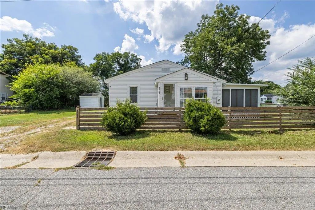 427 Linden Ave, Suffolk
