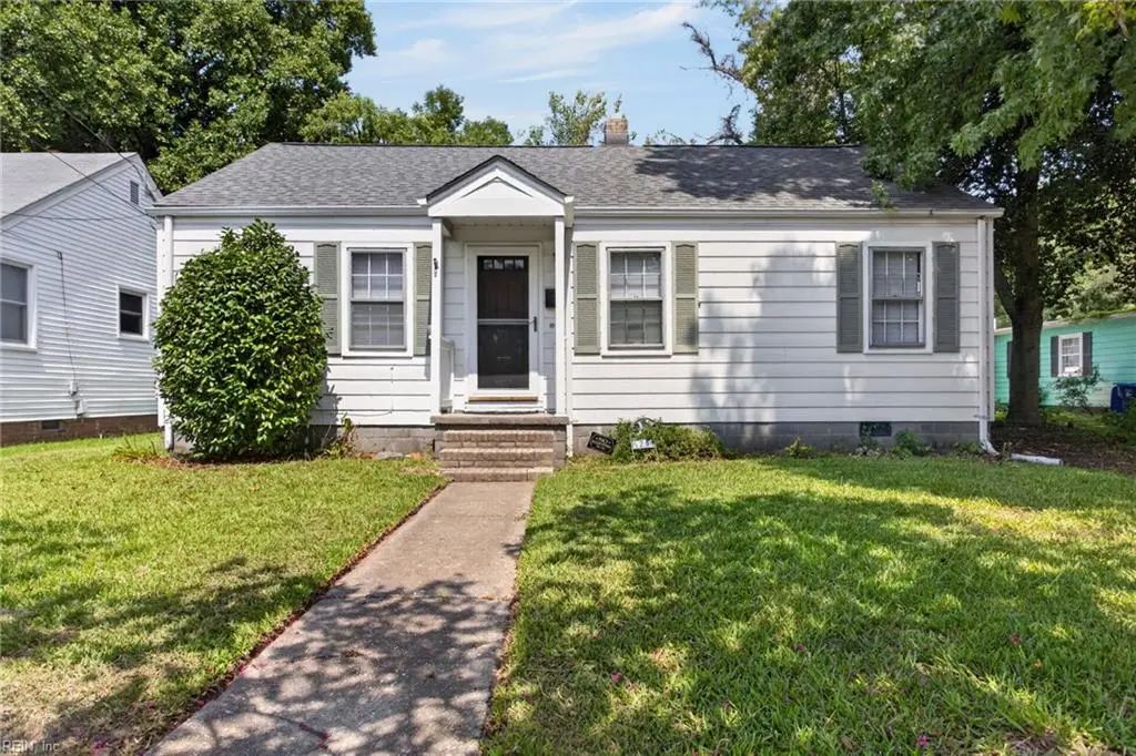 9261 Hickory St, Norfolk