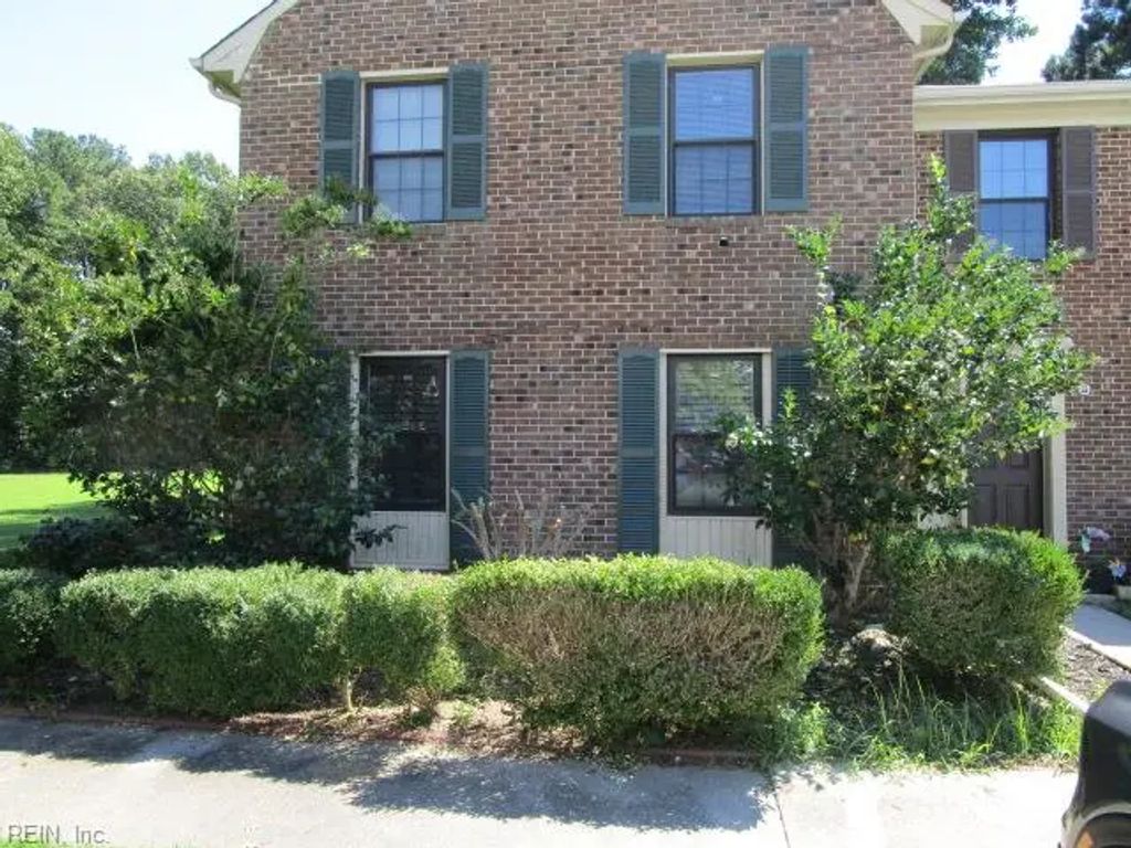 304 Circuit Ln, Newport News