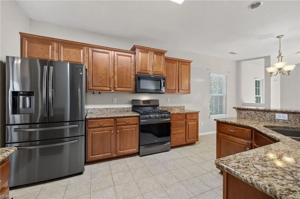 705 Creekwood Dr, Chesapeake