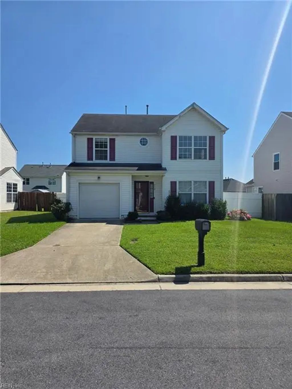 318 Stonehenge Dr, Suffolk