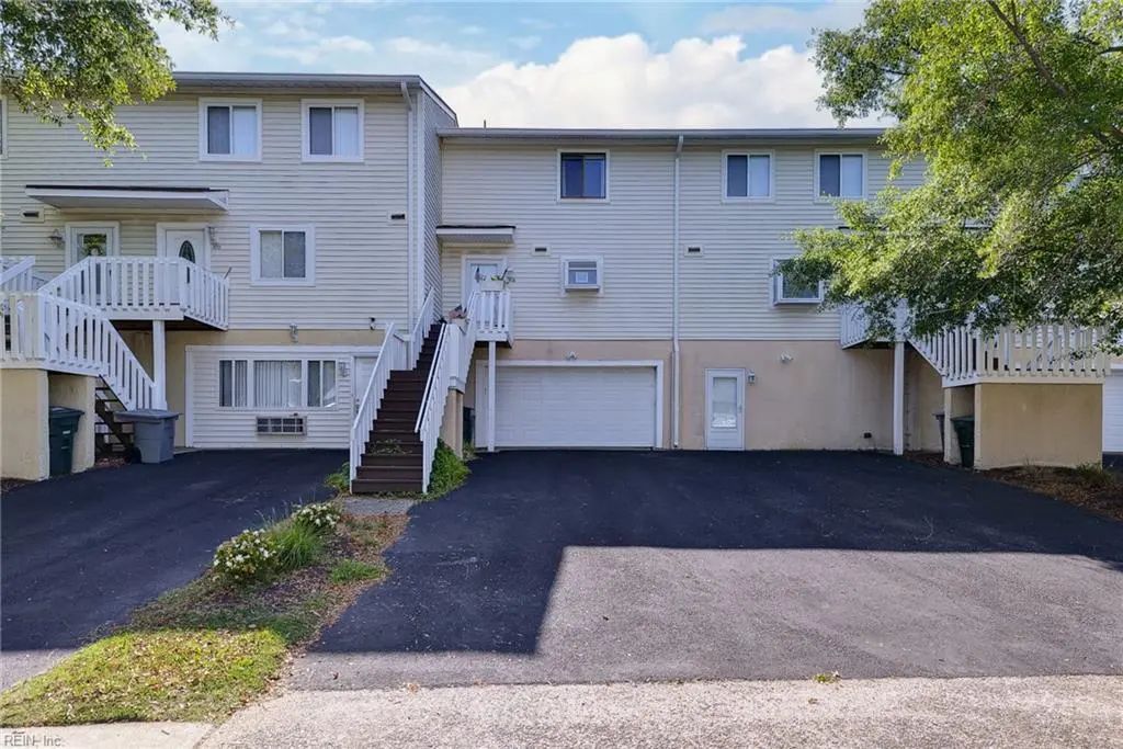 388 N First St, Hampton
