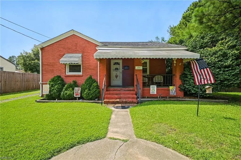 4 Mohawk Dr, Portsmouth
