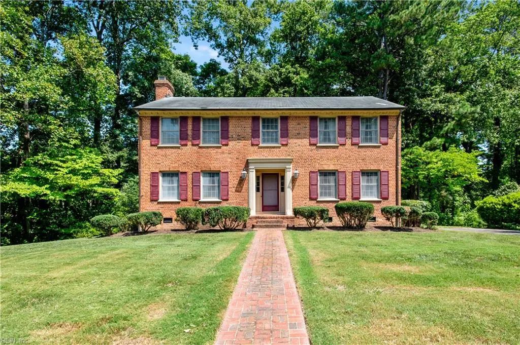 1104 Pine Valley Dr, Suffolk