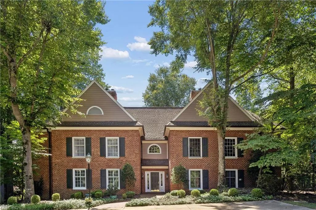 225 Woodmere Dr, Williamsburg
