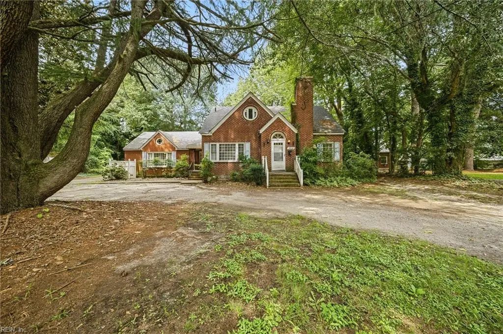 3824 Turnpike Rd, Portsmouth
