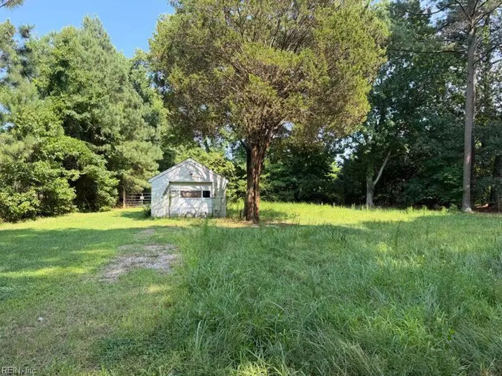 110 Hall Rd, Hampton