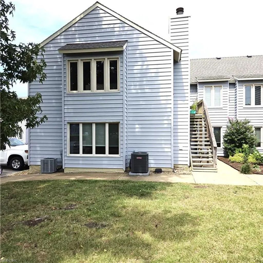 612 Pinewood Dr, Virginia Beach