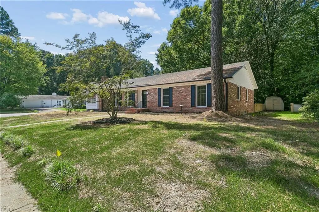 682 Village Green Pw, Newport News