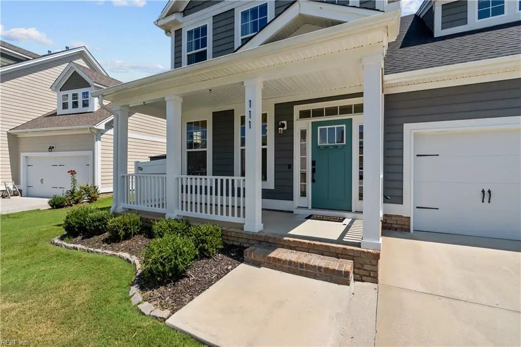 111 Brookside Ln, Suffolk