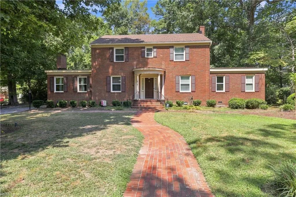 414 Forest Hill Cres, Suffolk