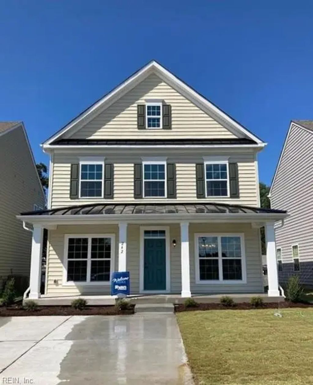 242 Goldenstar Ln, Portsmouth