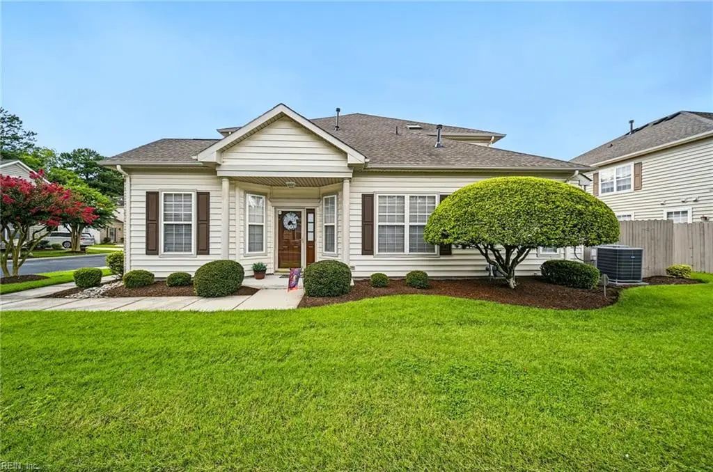1717 Springs Edge Ct, Virginia Beach