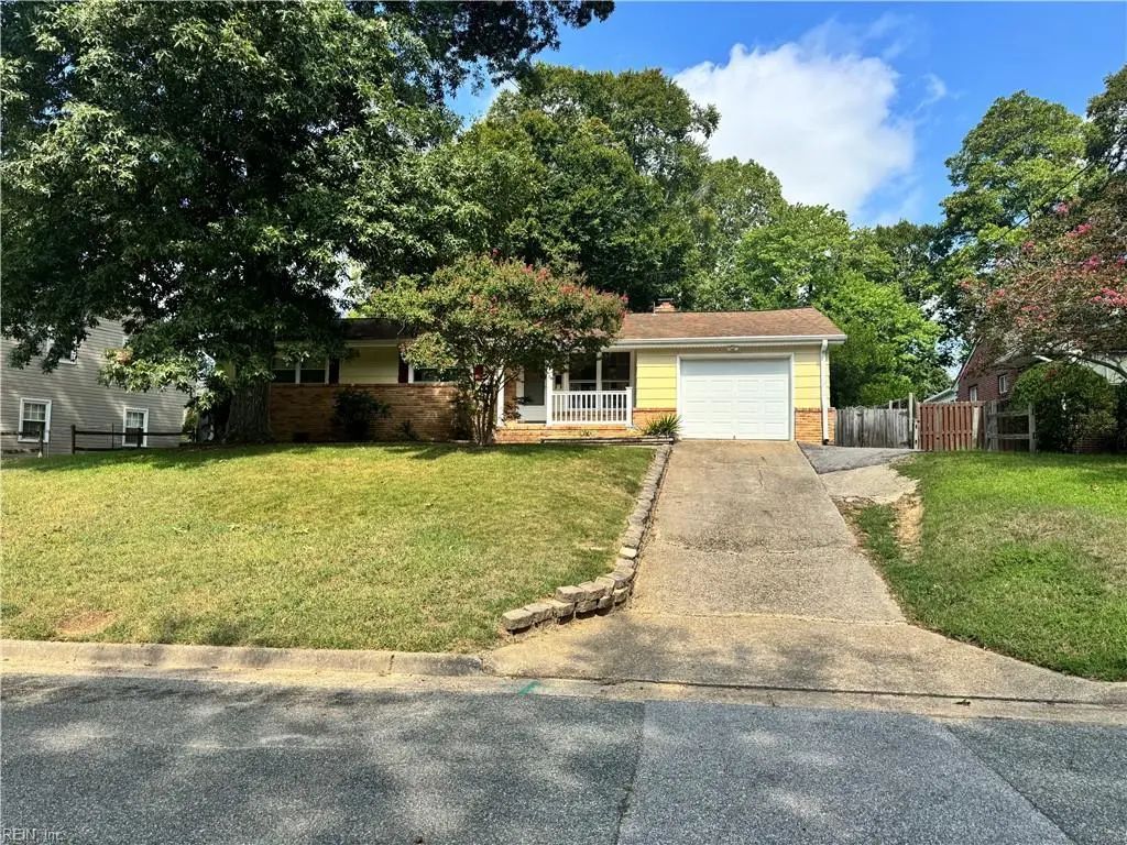 17 Garfield Dr, Newport News