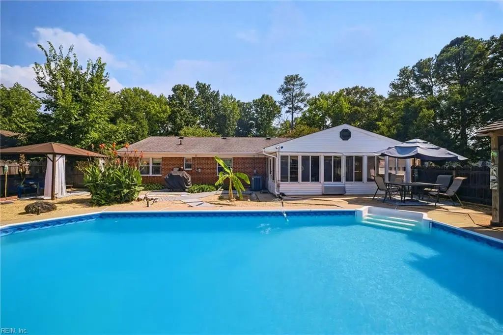 608 Brookside Ct, Virginia Beach