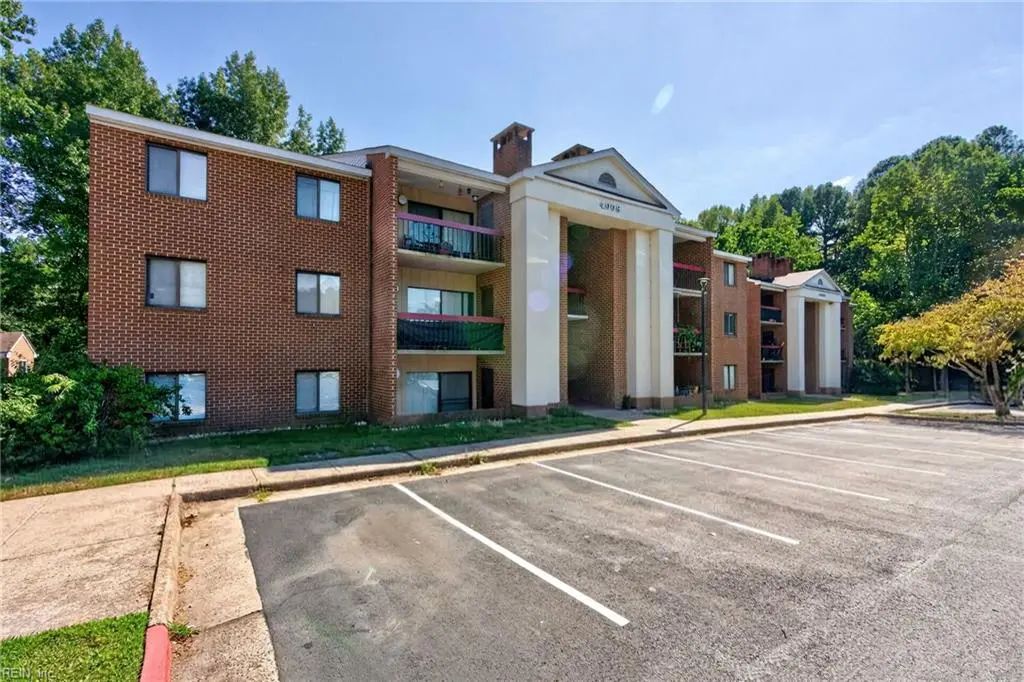 4008 Governors Sq, James City County