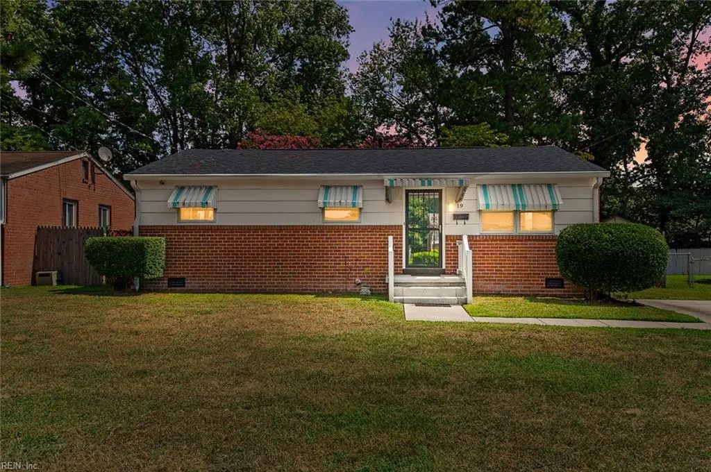 19 Cornelius Dr, Hampton