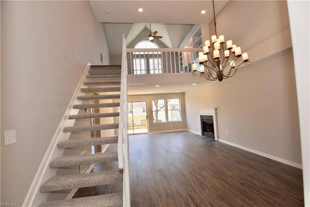 909 Gas Light Ln, Virginia Beach