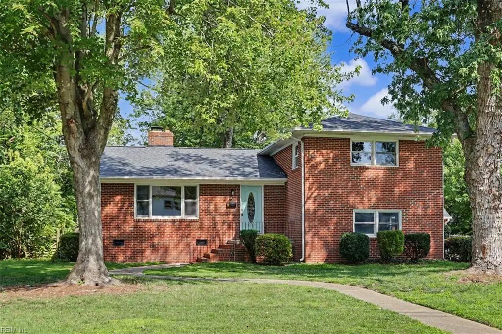 8 Riverdale Dr, Hampton