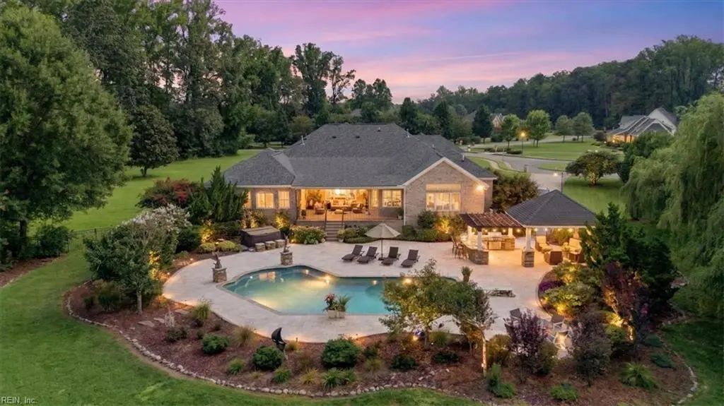 200 Ashby Ct, Suffolk