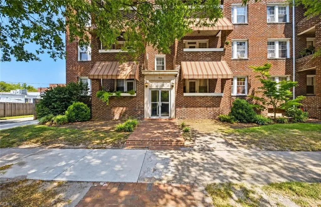 742 Washington Park, Norfolk