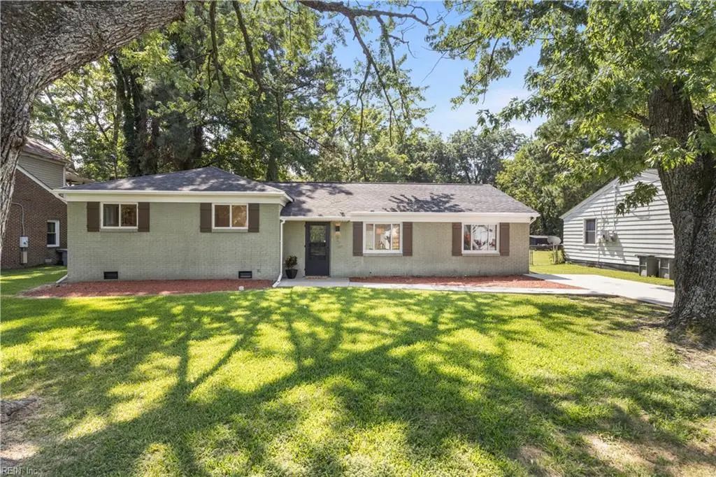 5 Pine Ln, Hampton