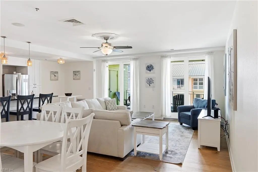 3738 Sandpiper Rd, Virginia Beach