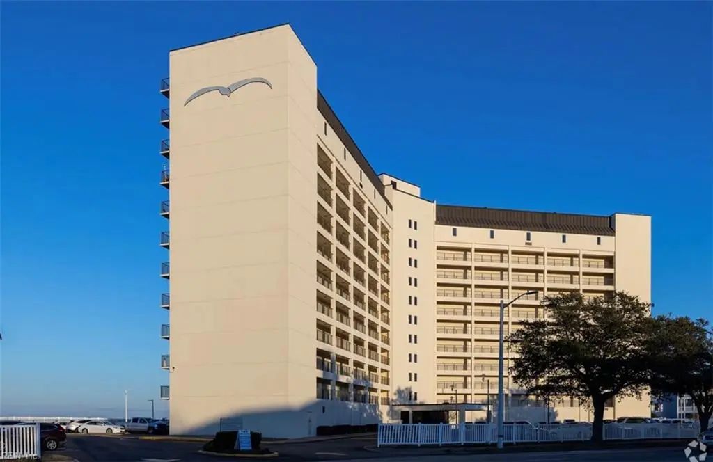 100 Ocean View Ave E, Norfolk