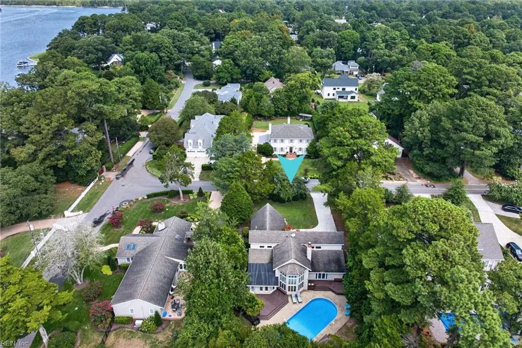 1125 Bay Colony Dr, Virginia Beach