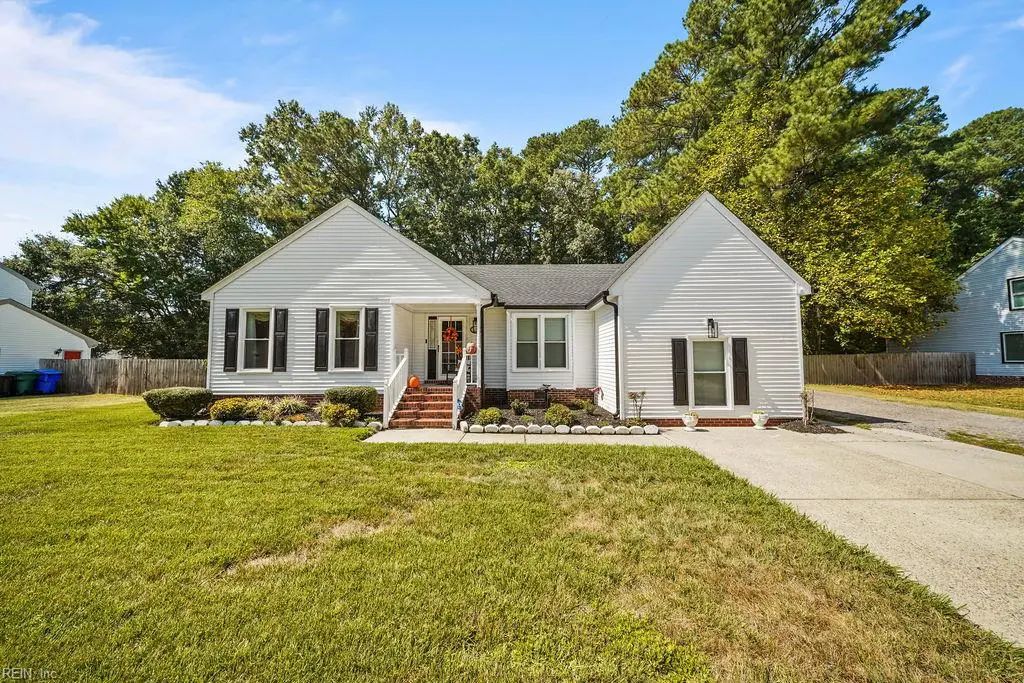 809 Haskins Dr, Suffolk