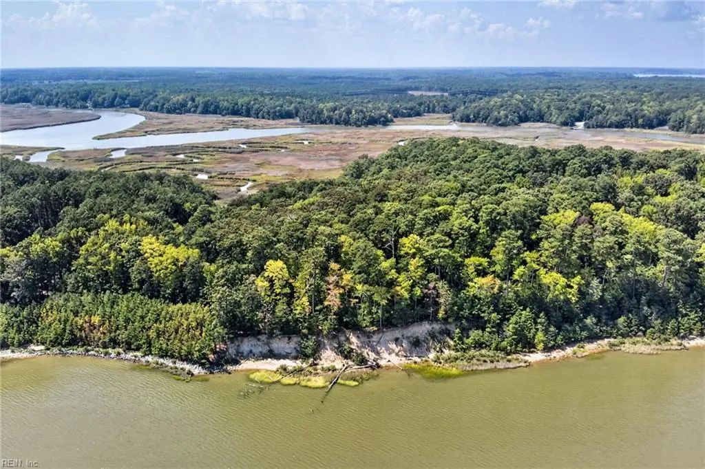 270 Lawnes Neck Dr, Isle of Wight County