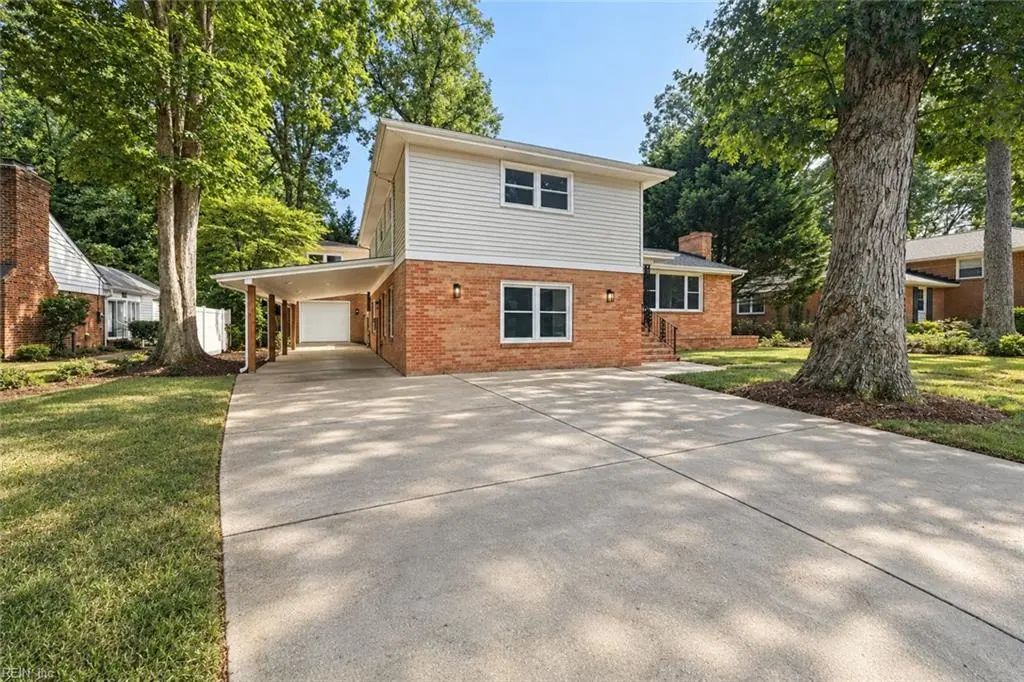 537 Hallmark Dr, Newport News