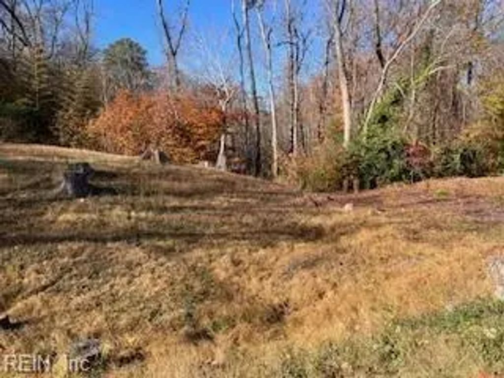 451 Eastwood Dr, Newport News