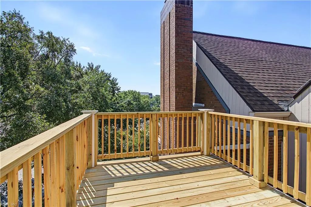 696 Mowbray Arch, Norfolk