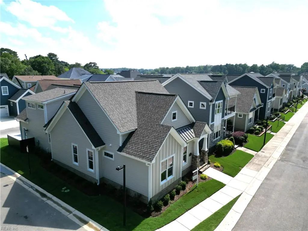 100 Creek Ln, Suffolk