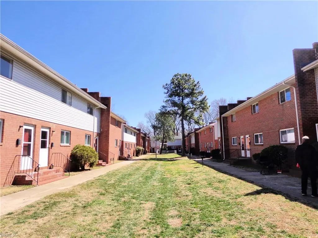 1625 W Pembroke Ave, Hampton