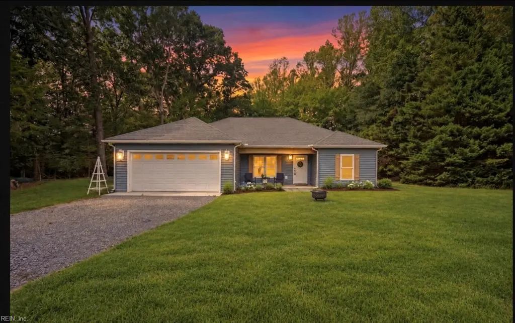 366 Pipe N Tree Dr, Middlesex County