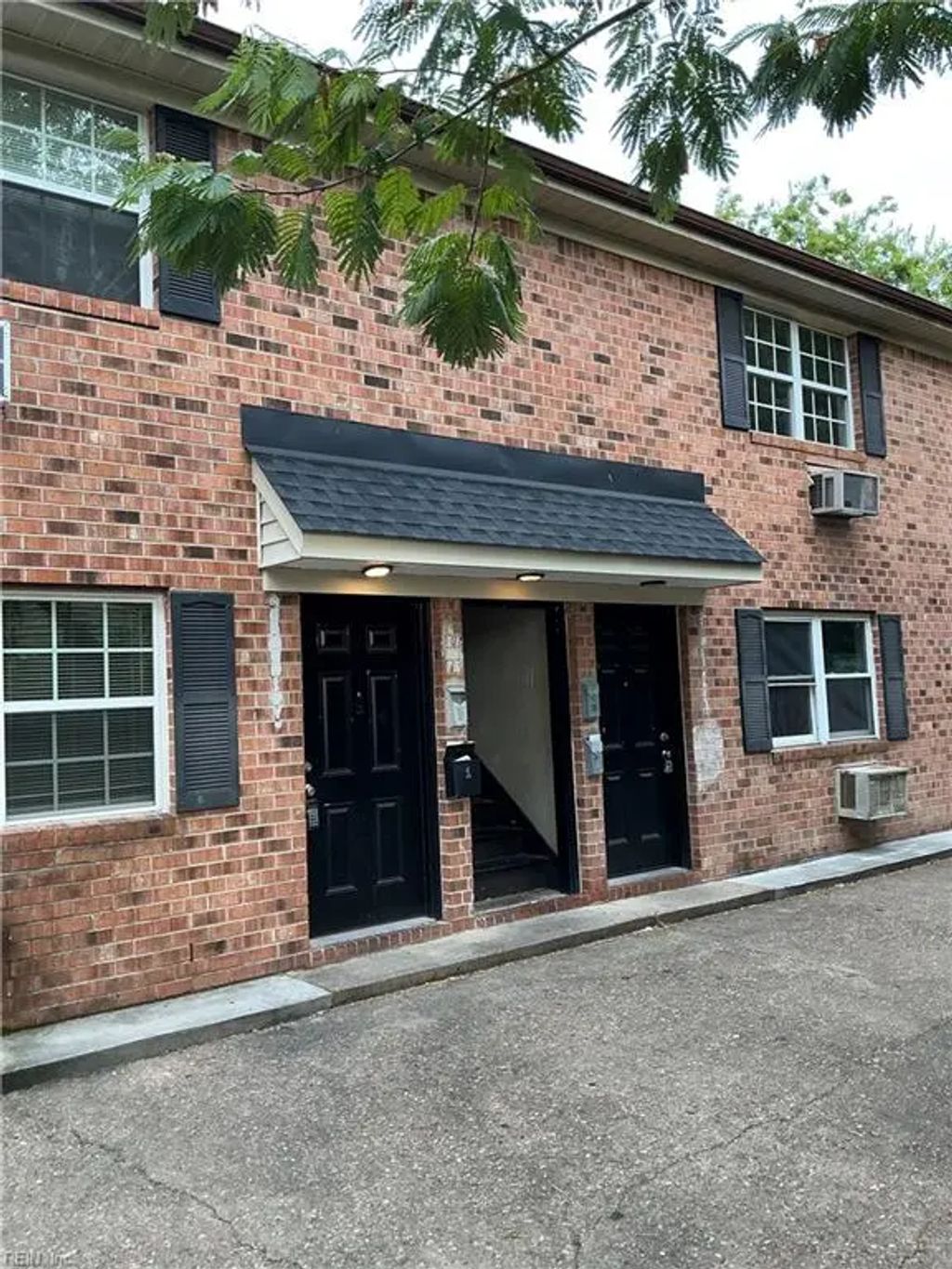 320 Ashlawn Dr, Norfolk