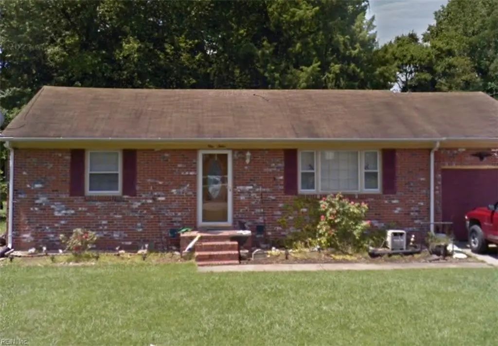 112 Clover Dr, Chesapeake