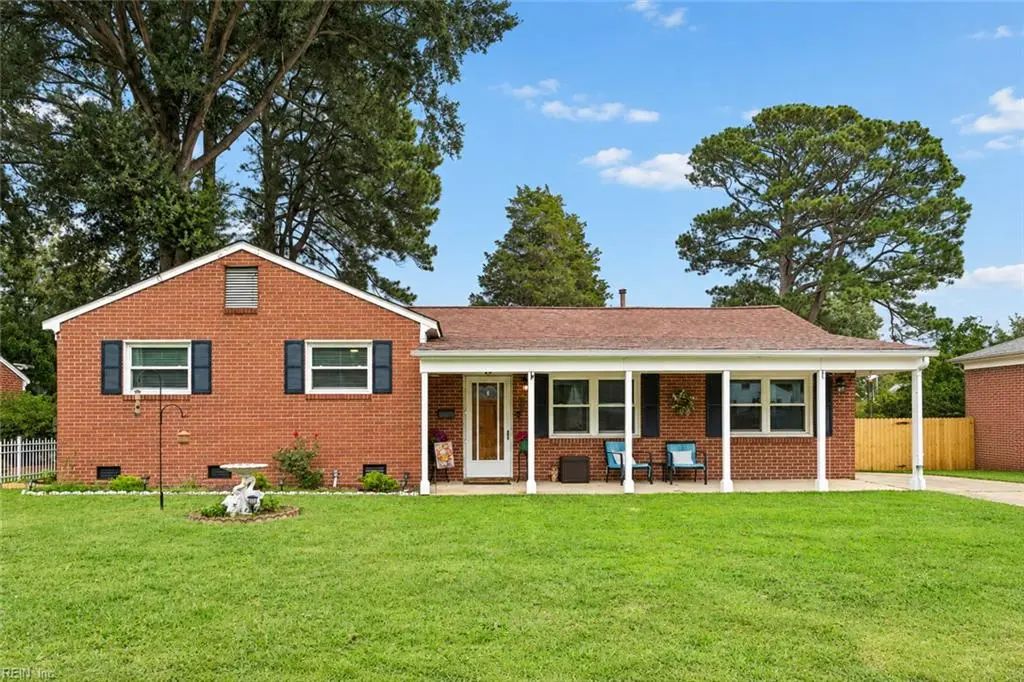 16 Longwood Dr, Hampton