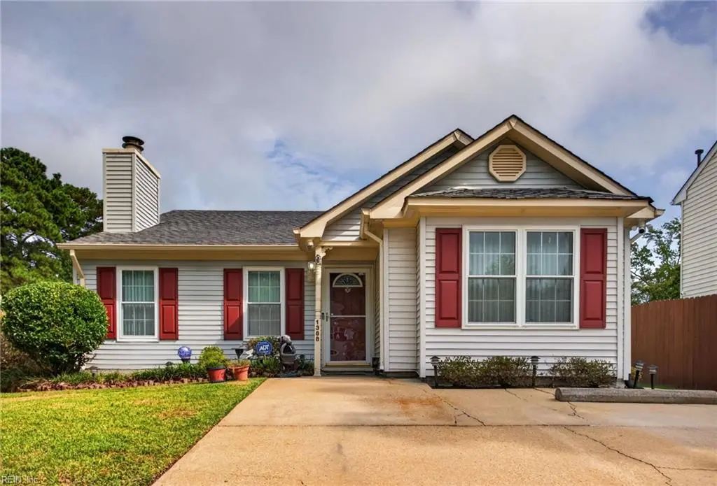 1368 Beacons Reach Dr, Virginia Beach
